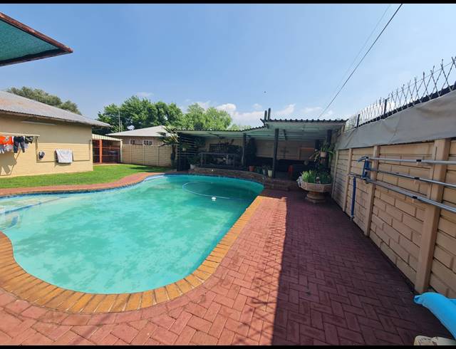 3 BEDROOM HOUSE FOR SALE IN VANDERBIJLPARK CW 1